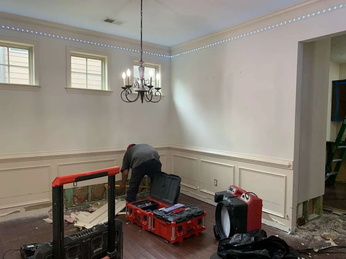 Restoration technician with professional equipment in Coppell